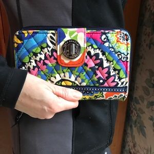 LIGHTLY USED VERA BRADLEY WALLET: RIO